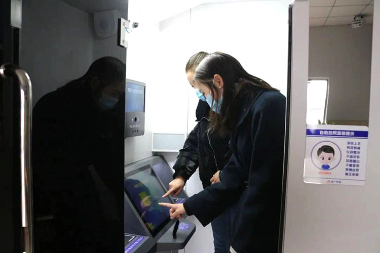 自助体检机一站式完成 ，学车体检不用跑冤枉路 